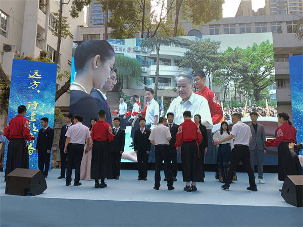 凯发K8官网登录免费下载铸魂·塑形·逐梦 成都铁中高2022级学子迈向青春新征程